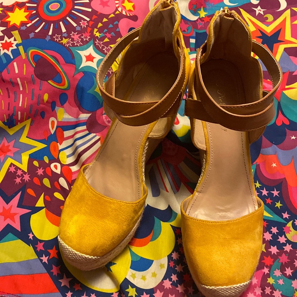 Mustard yellow wedges